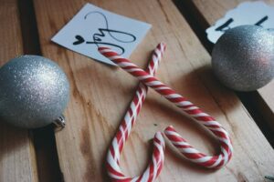 10 Best Christmas Diffuser Recipes for Men. candy cane