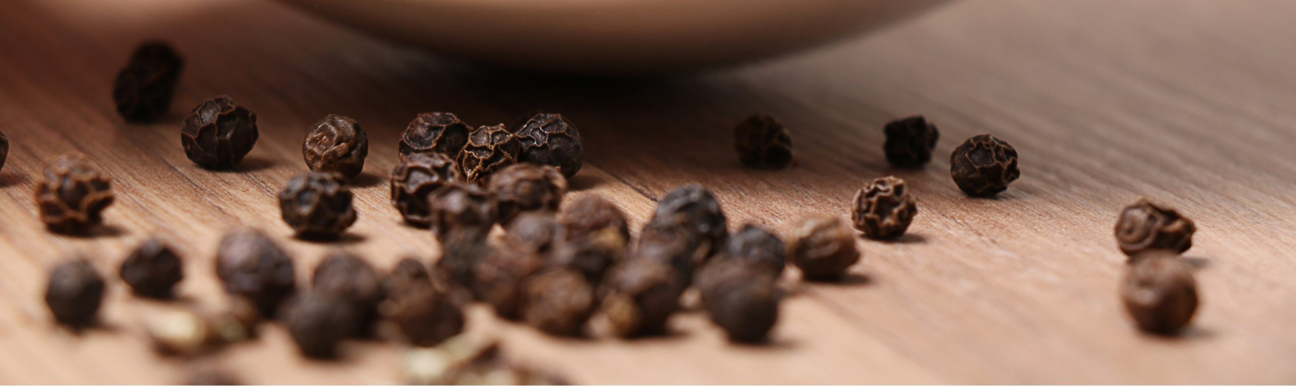 5 Manly Uses for Black Pepper Essential Oil - peppercorns
